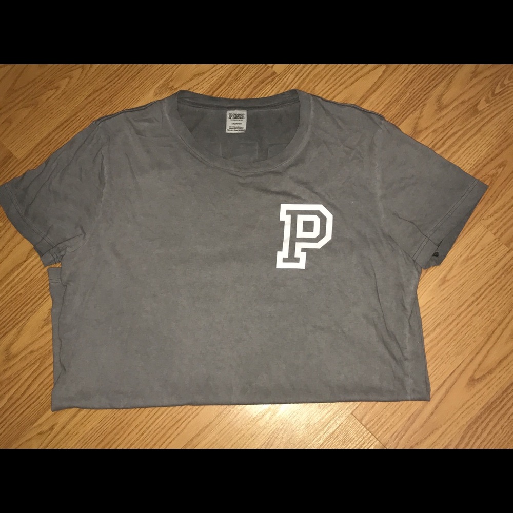 victoria’s secret pink tee!